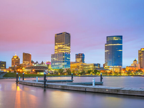 3-milwaukee-wisconsin-usa-downtown-city-sean-pavone 3-milwaukee-wisconsin-usa-downtown-city-sean-pavone